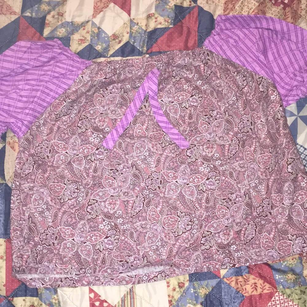 I’m selling a purple crop top